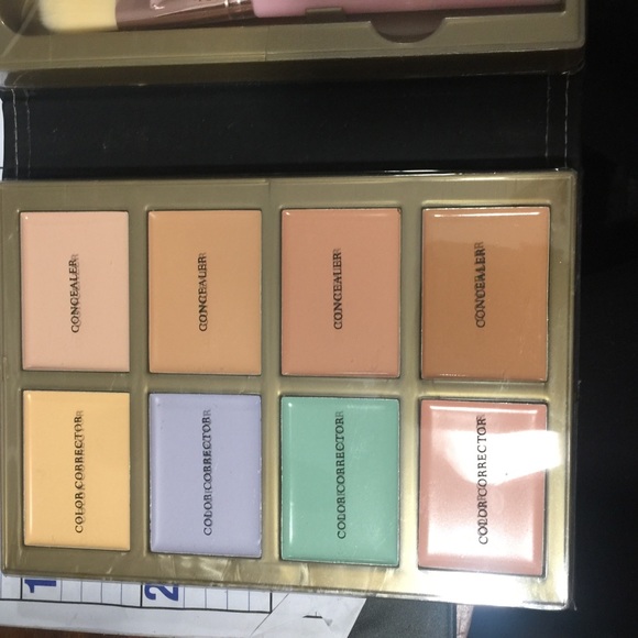 Risqué Beauty correct canceal - Picture 2 of 4